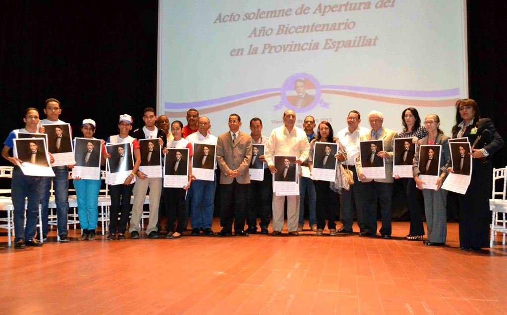 El senador José Rafael Vargas entregó fecheros de Duarte en el inicio del Bicentenario en Espaillat